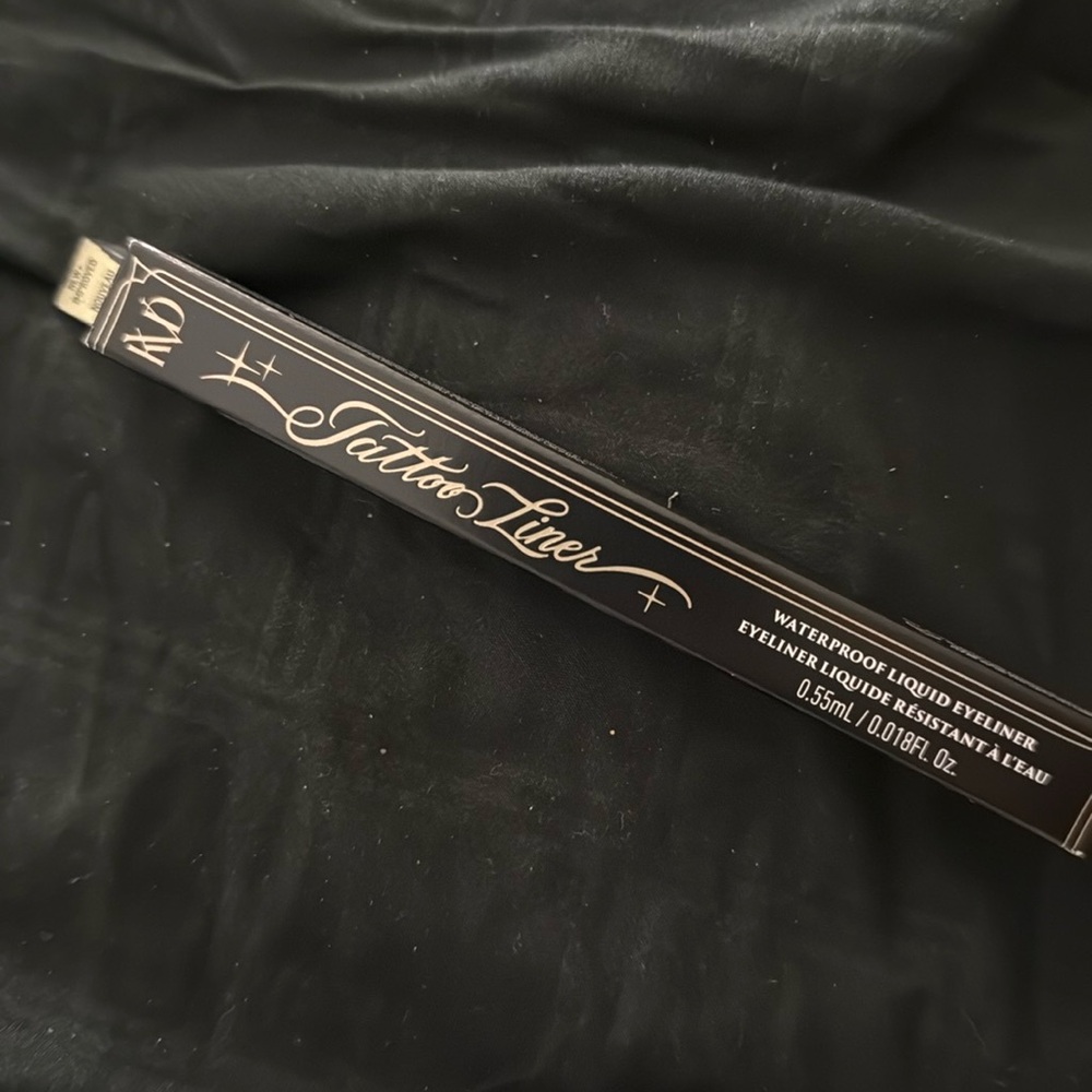 Liquid eyeliner